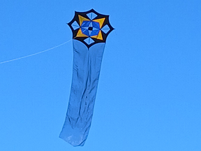 Kaleido kite by C. Domain